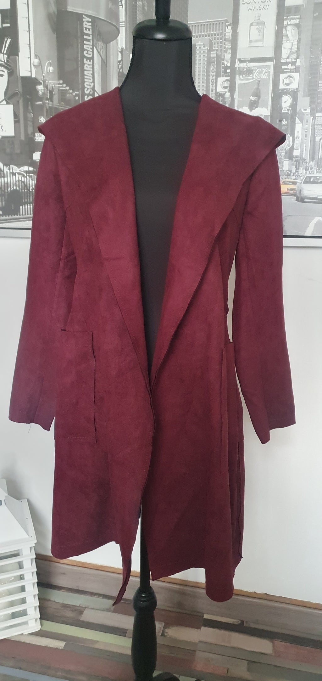 Manteau long bordeaux style suédine