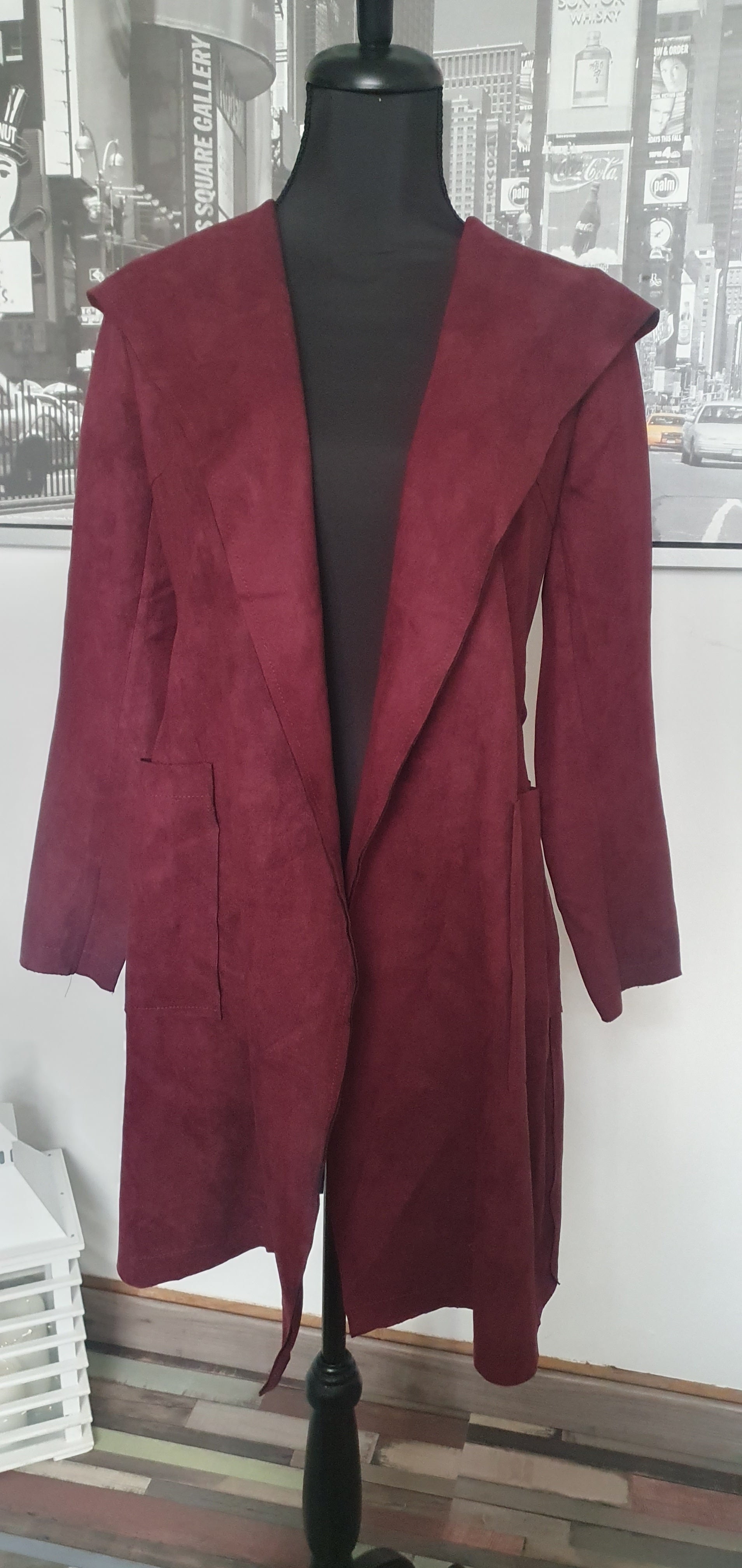 Manteau long bordeaux style suédine