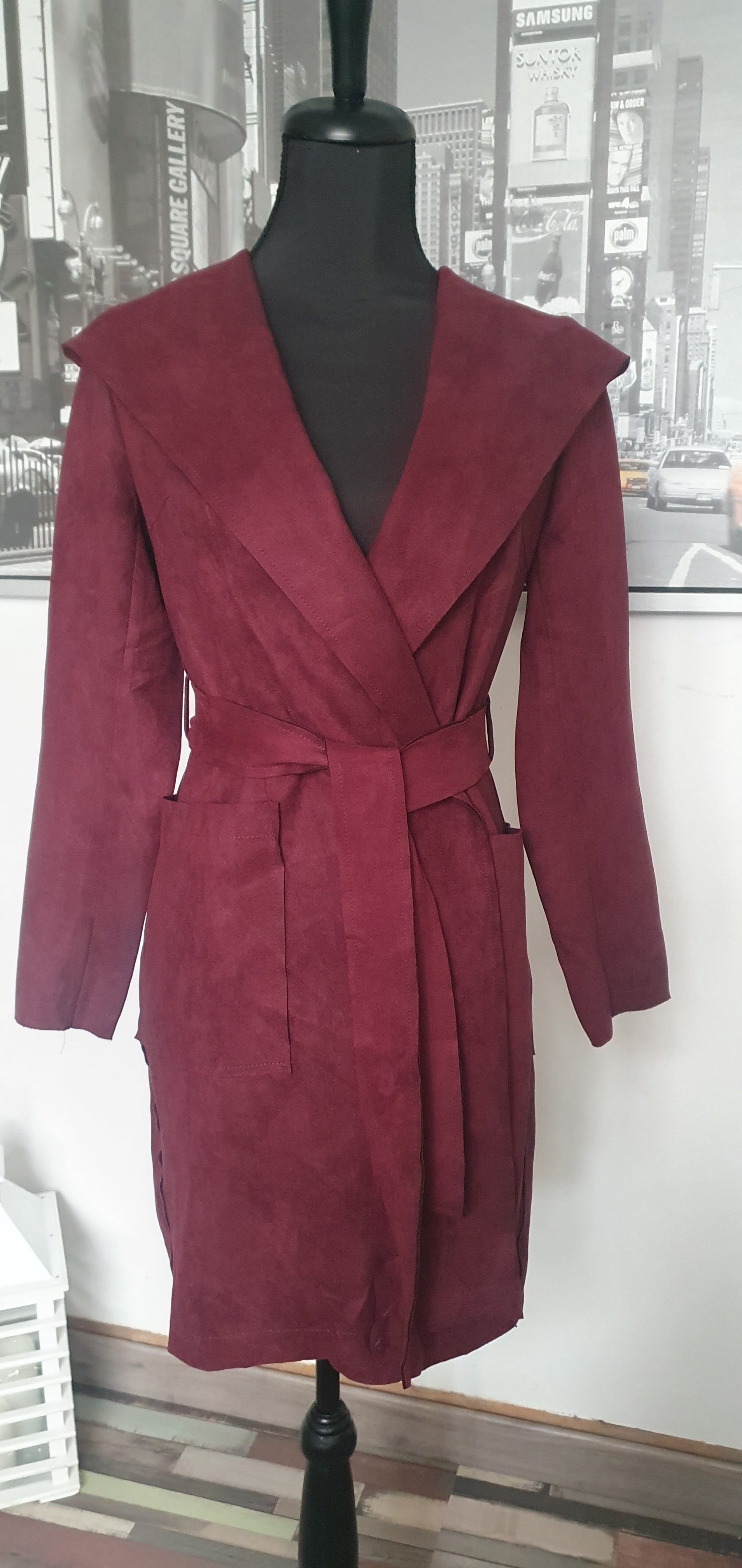 Manteau long bordeaux style suédine